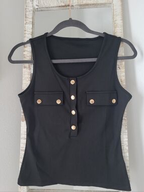 SHEIN NWOT Black Ribbed Gold Snap Front Tank. Sz M